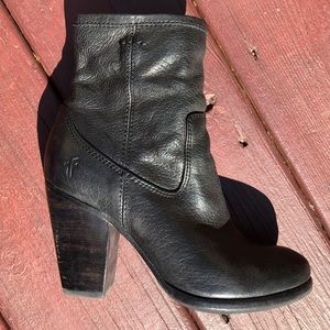 FRYE Patty Artisan Zip Bootie - 5.5